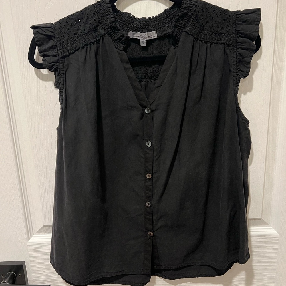 Black Sleeveless Top perfect transitional piece , flutter sleeve, v-neck Sz S